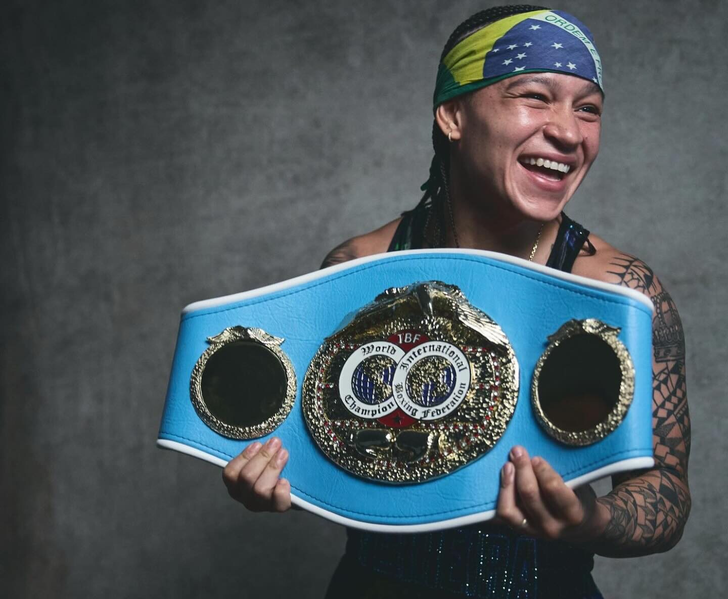 Bia Ferreira segue como campeã mundial peso leve pela Federação Internacional de Boxe (IBF)