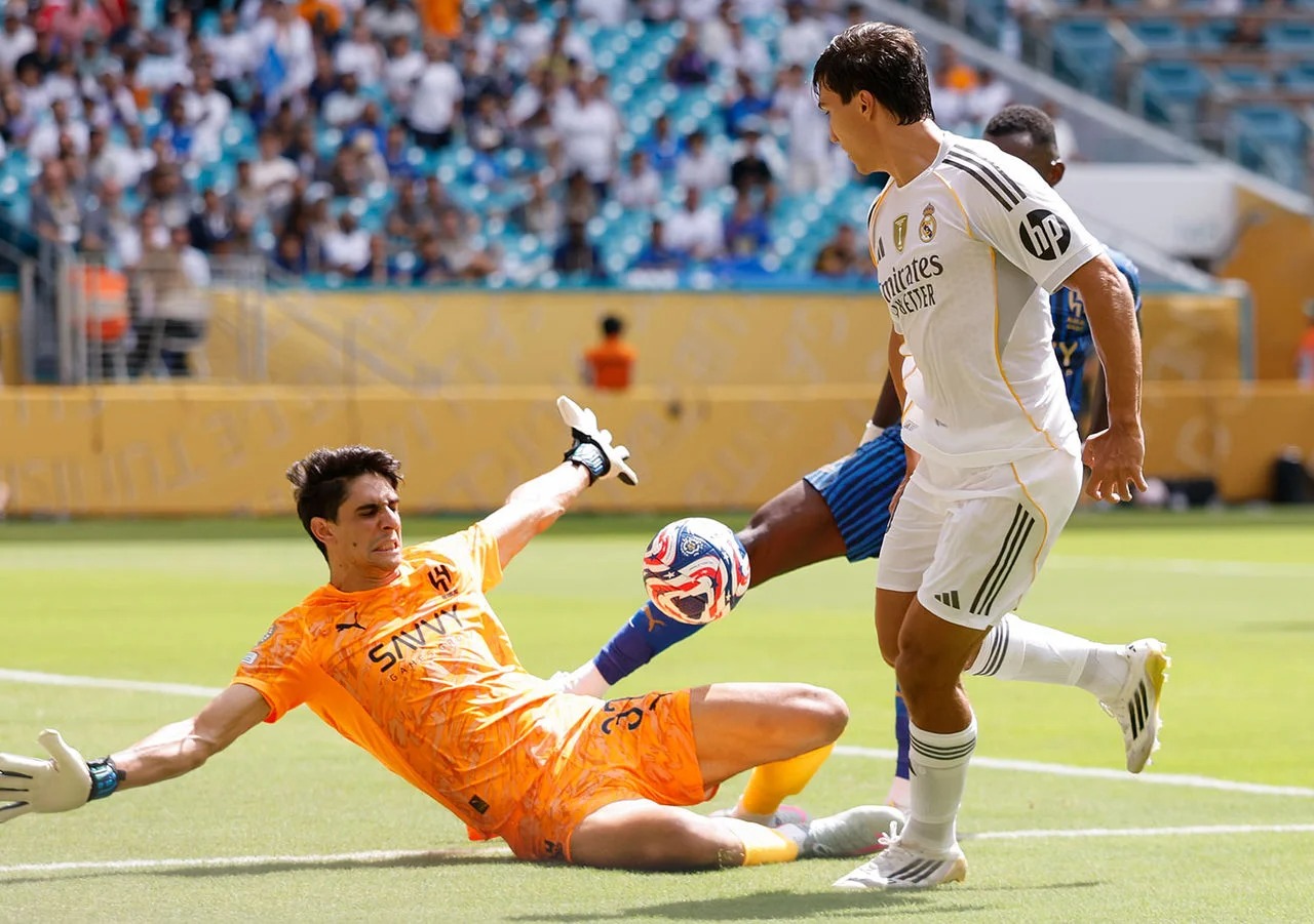 Real Madrid pressiona, mas para em Bono e empata com Al-Hilal