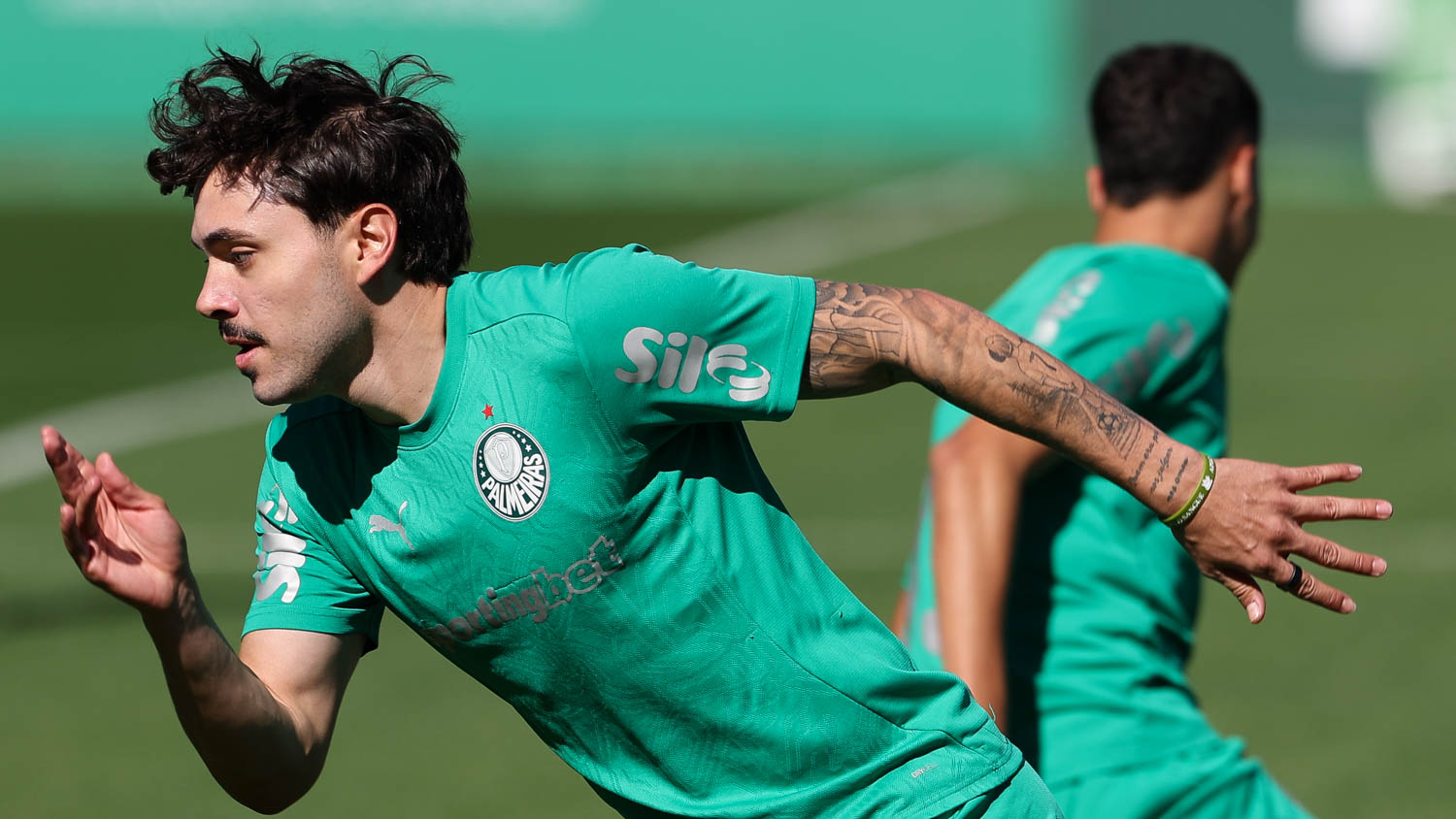 Mauricio projeta clássico e exalta força coletiva do Palmeiras antes do duelo contra o Corinthians