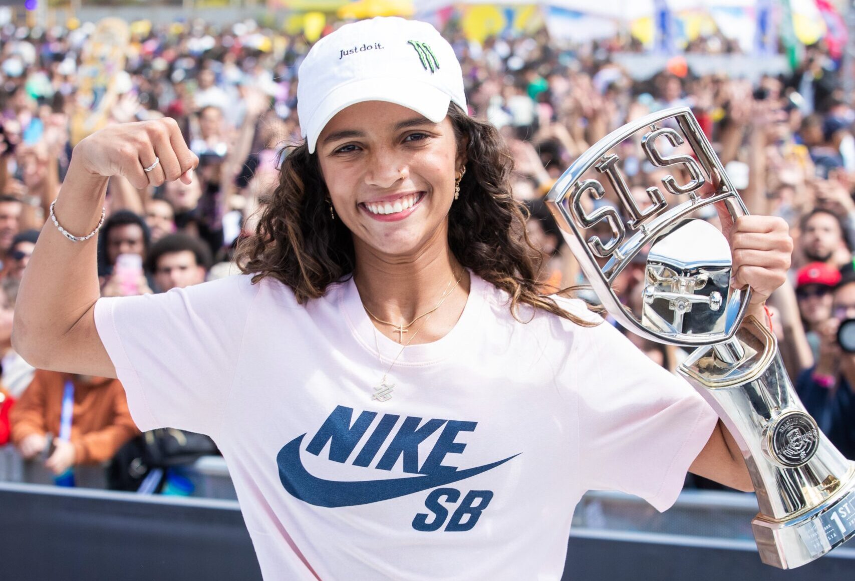 Rayssa Leal domina e vence etapa da SLS em Brasília