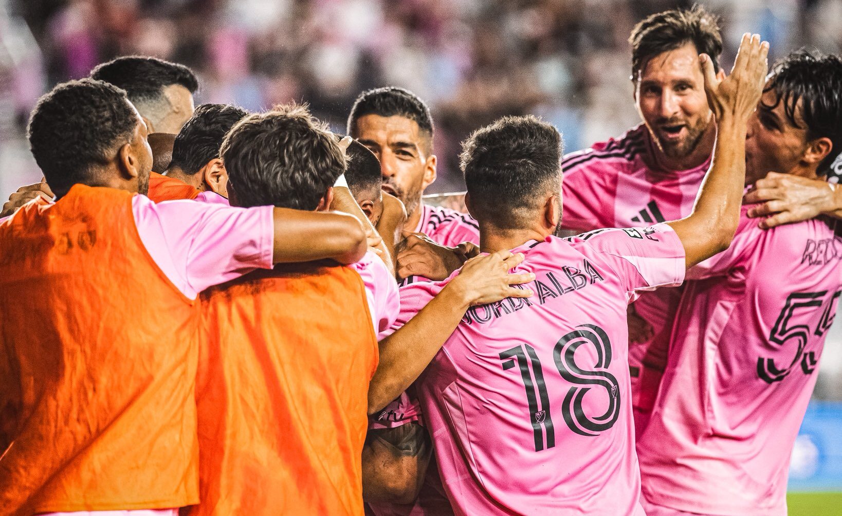Messi brilha e Inter Miami vence Atlas com gol nos acréscimos na Leagues Cup