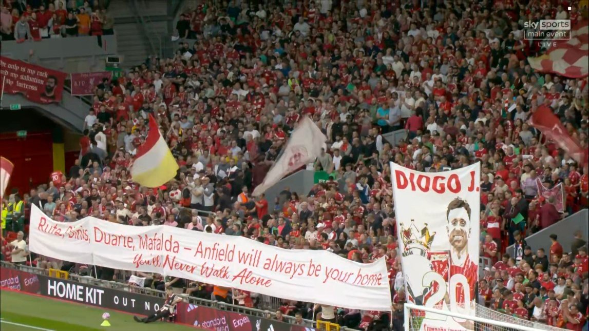 Liverpool presta homenagem emocionante a Diogo Jota e André Silva na estreia da Premier League