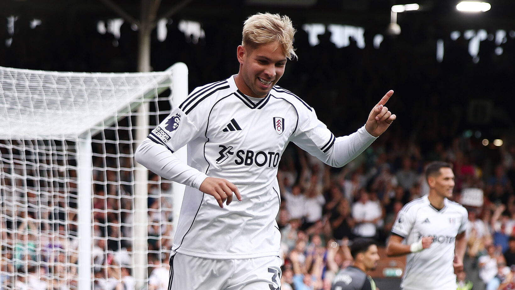 Fulham reage com Smith Rowe e arranca empate contra o Manchester United