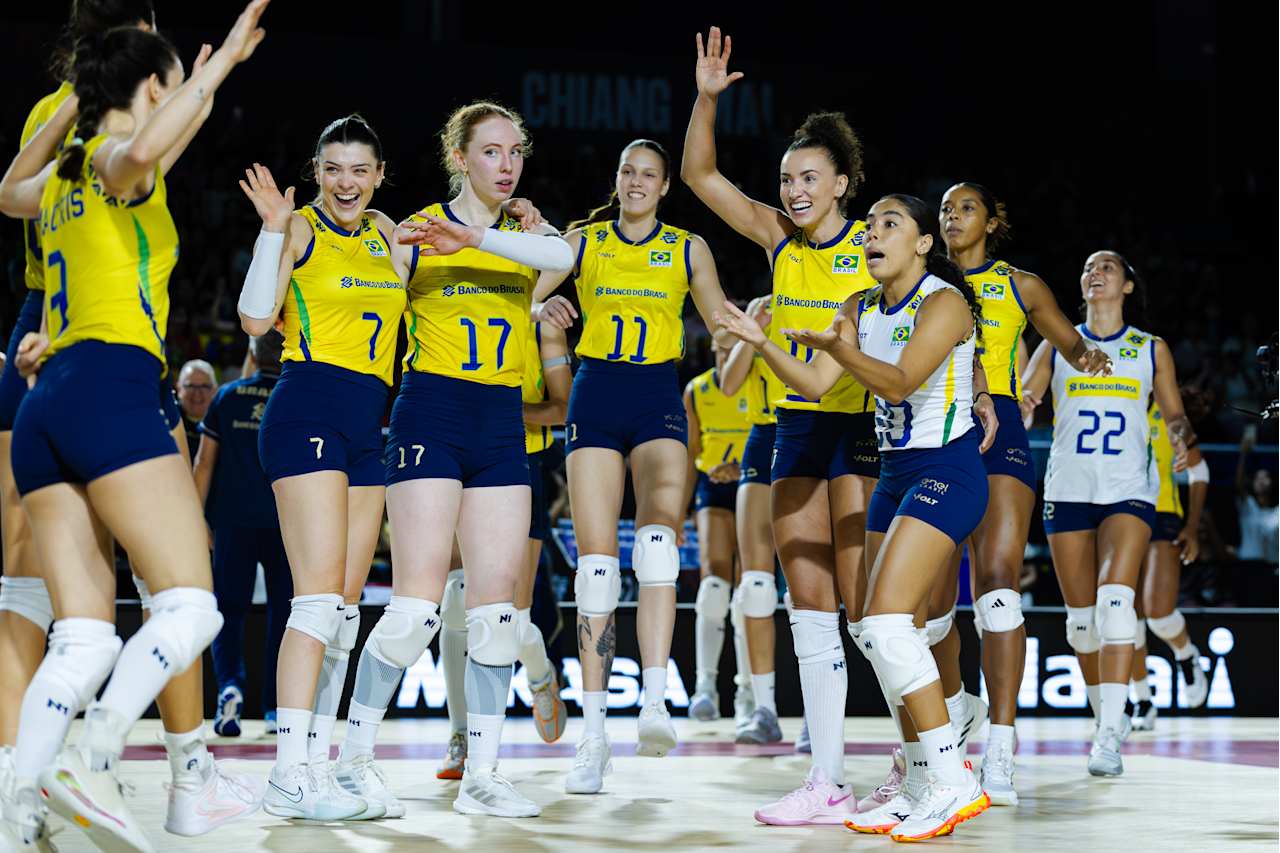 Brasil supera a França em jogo dramático e confirma vaga nas oitavas do Mundial de Vôlei