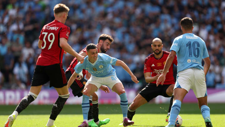 Clássico em Manchester promete emoção com rivais buscando recuperação na Premier League