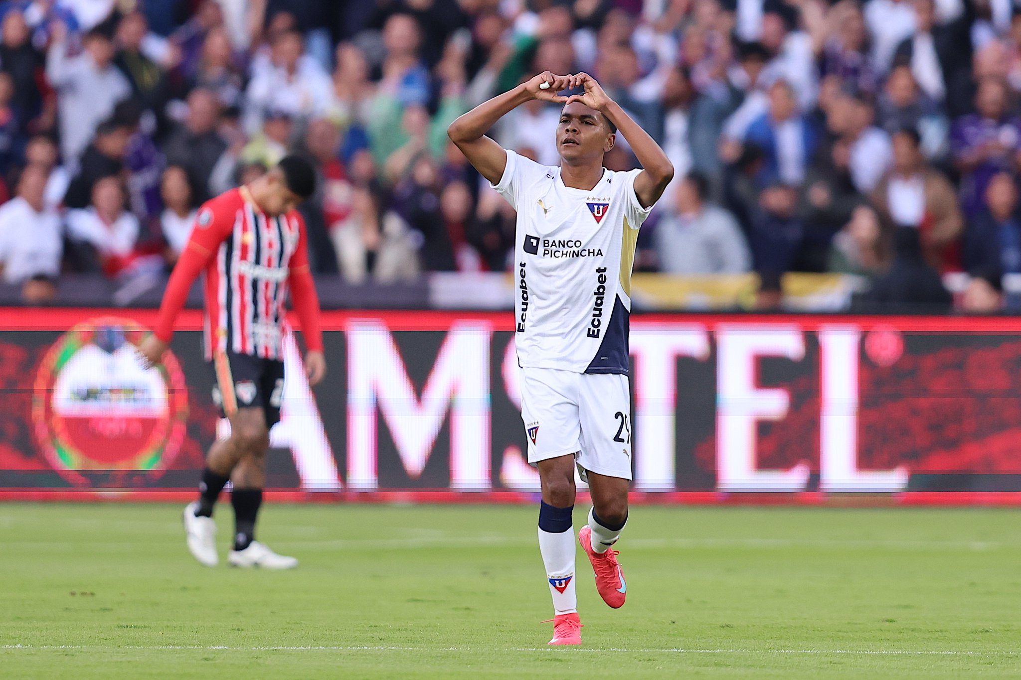 LDU vence São Paulo e abre vantagem nas quartas da Libertadores