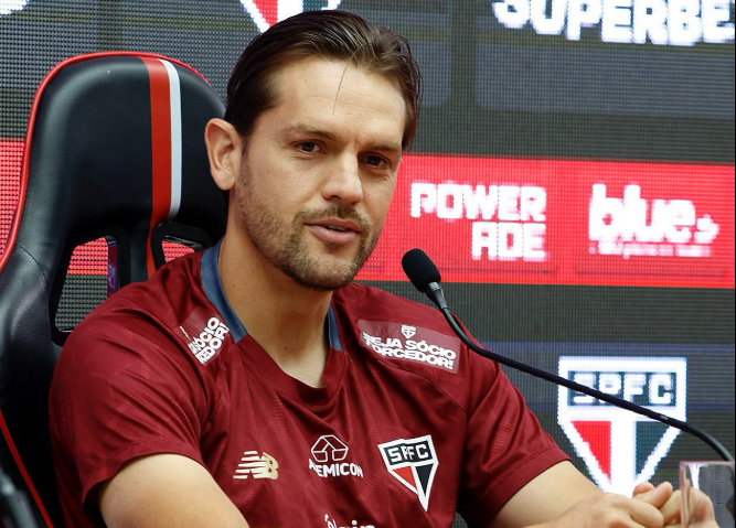 Rafael Tolói é apresentado no São Paulo após 10 anos na Itália: “Posso agregar”