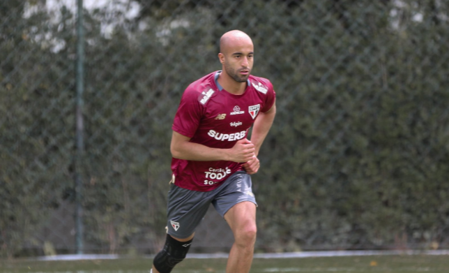 São Paulo se prepara para clássico contra o Santos com novidades no elenco