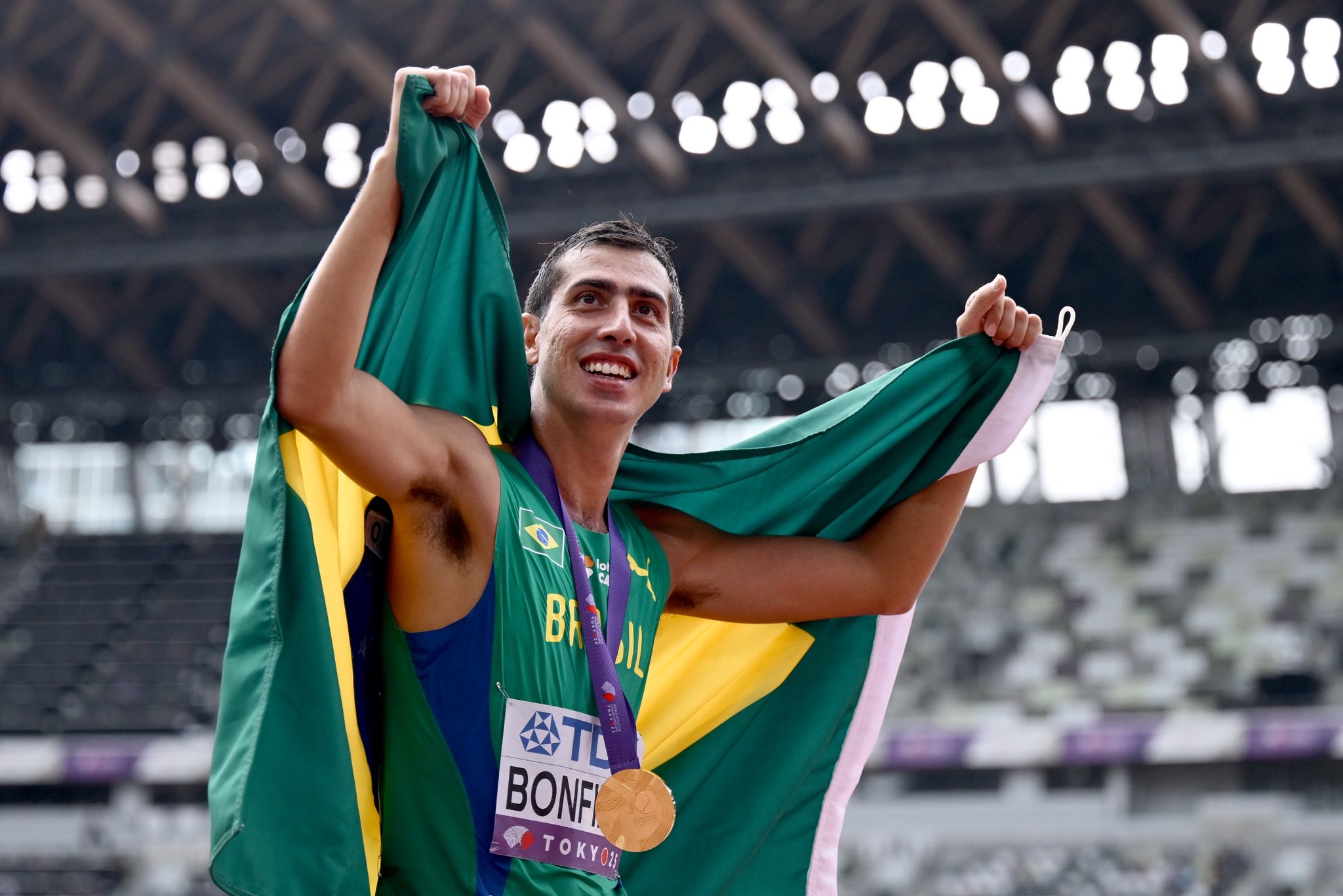 Caio Bonfim faz história e conquista primeiro ouro do Brasil no atletismo