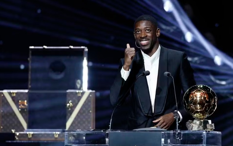 Ousmane Dembélé, do PSG, é eleito Bola de Ouro masculino 2025