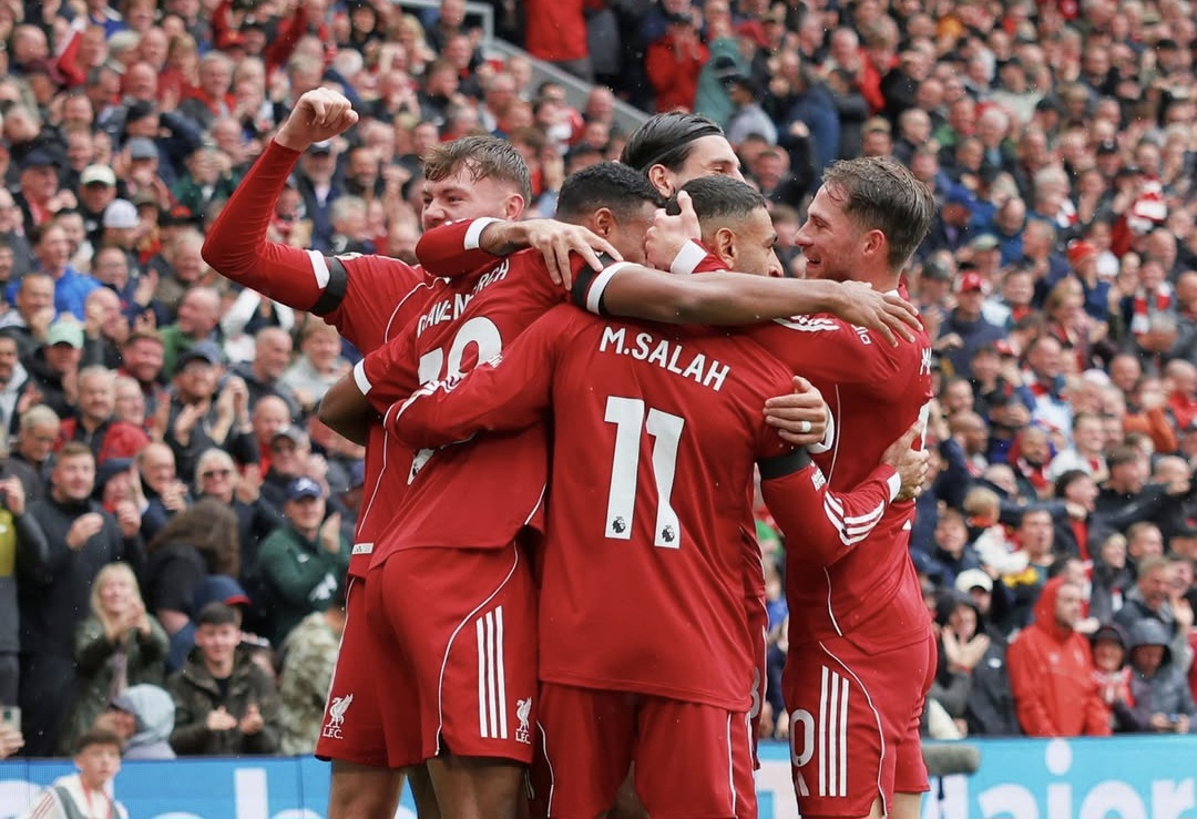 Liverpool ganha clássico contra Everton e segue líder absoluto da PL