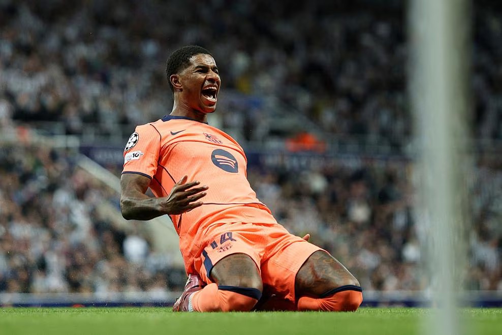 Rashford decide, e Barcelona vence o Newcastle na estreia da Champions