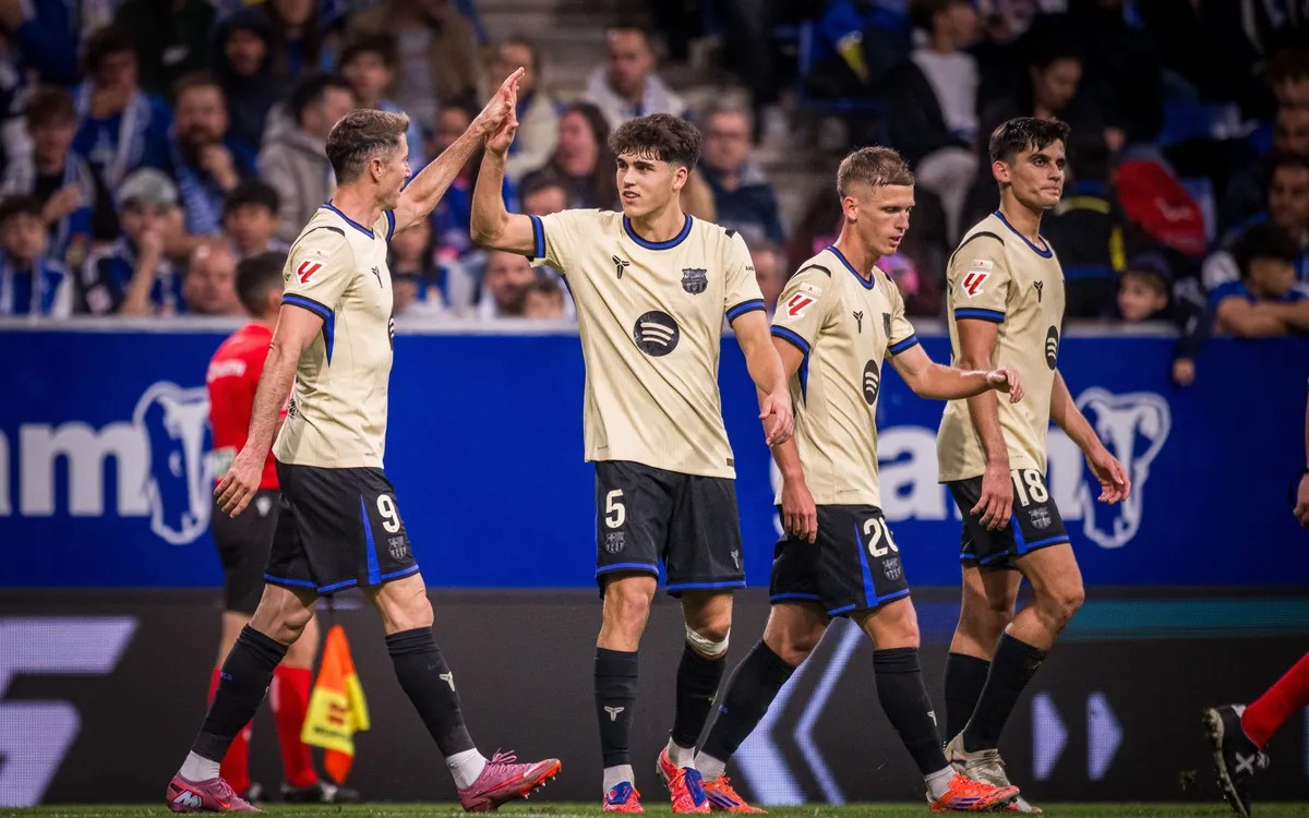 Barcelona vira sobre Real Oviedo e chega à 50ª vitória na era Hansi Flick