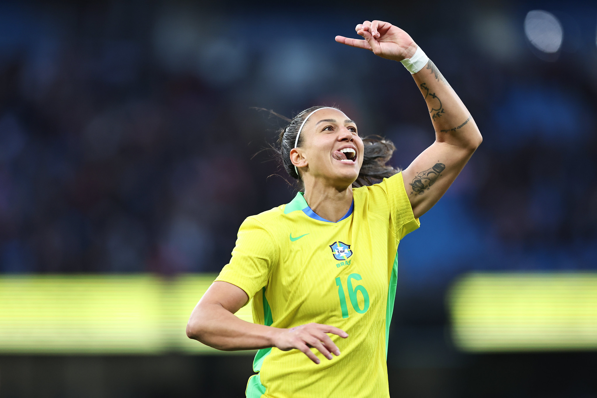 Brasil derrota Inglaterra com brilho e resistência em amistoso