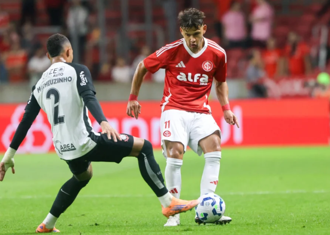 Com gol ao apagar das luzes, Internacional e Corinthians empatam no Brasileirão