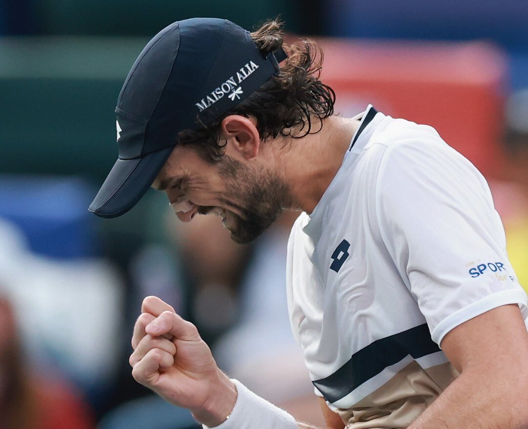 Djokovic eliminado em Xangai pelo azarão Valentin Vacherot