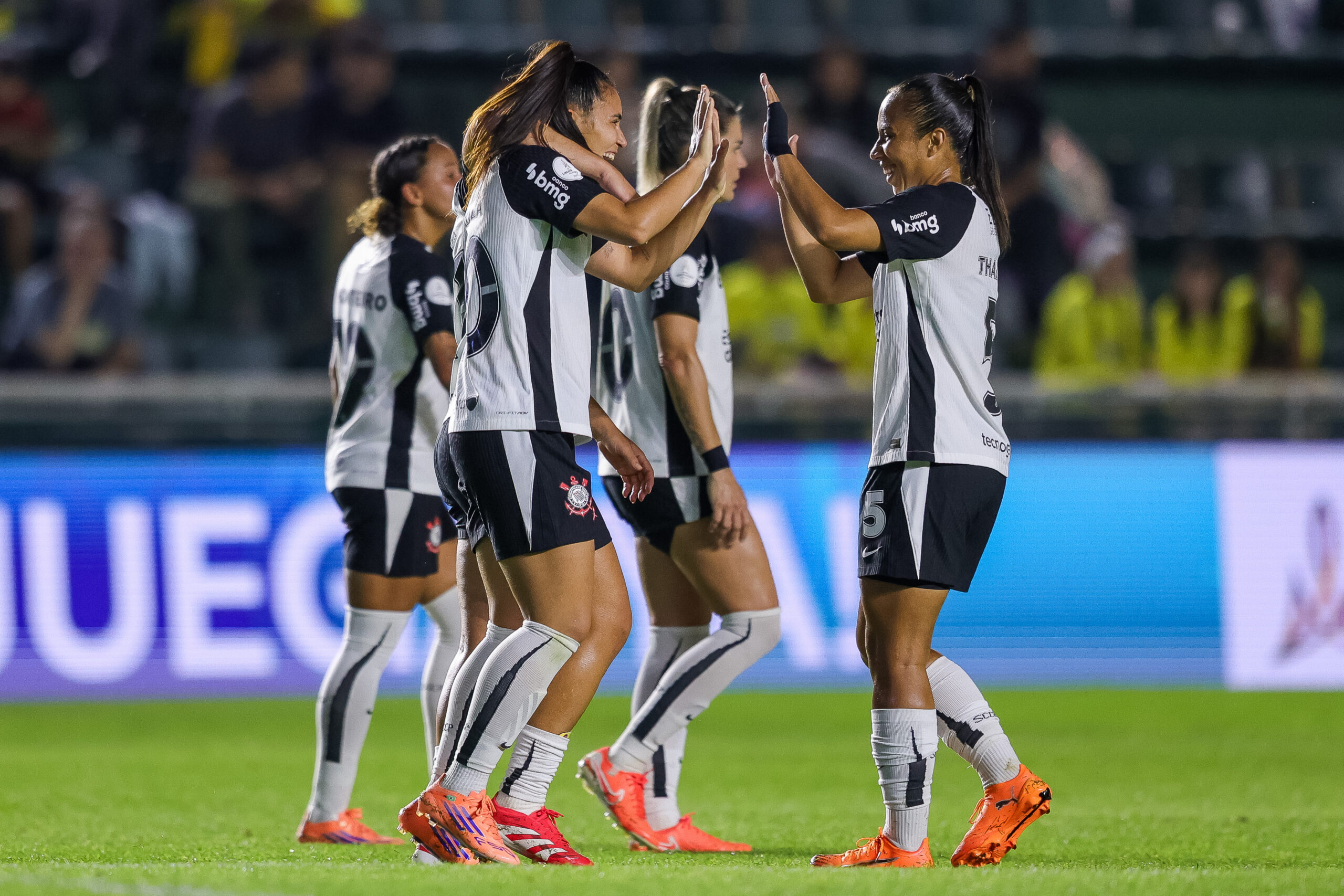 Corinthians elimina a Ferroviária nos pênaltis e vai à final da Libertadores Feminina