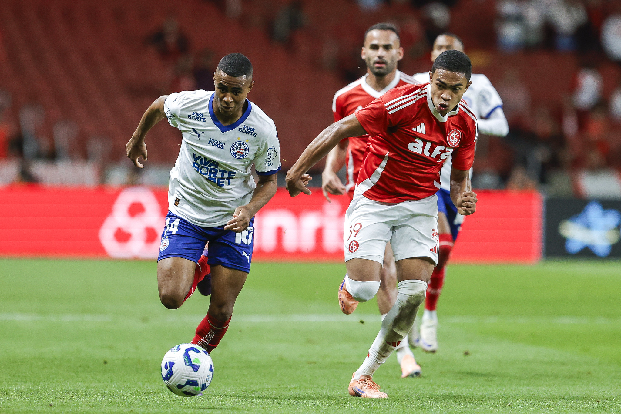 Bahia reage, empata com o Inter e mantém o fôlego na briga pela Libertadores