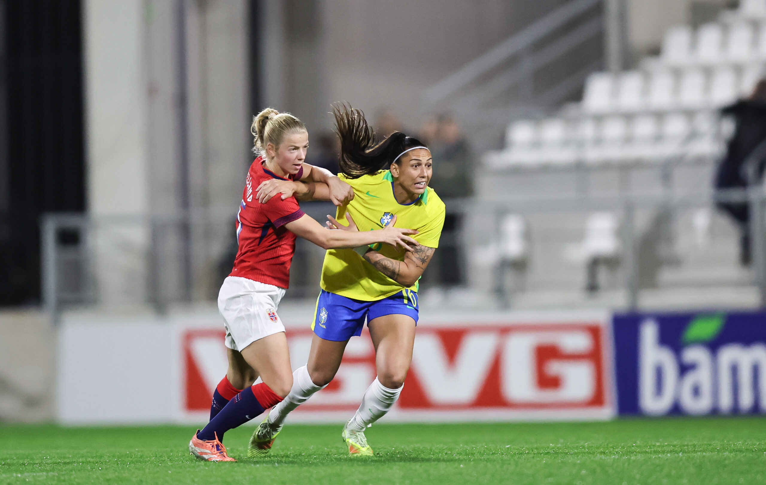 Brasil perde para a Noruega e vê série invicta chegar ao fim em amistoso na Espanha