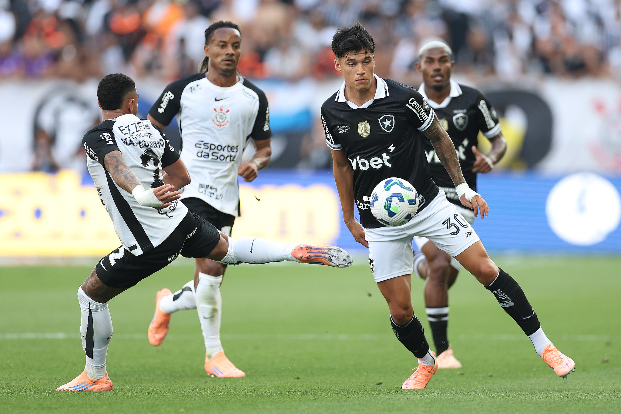 Corinthians e Botafogo empatam em jogo movimentado na Neo Química Arena