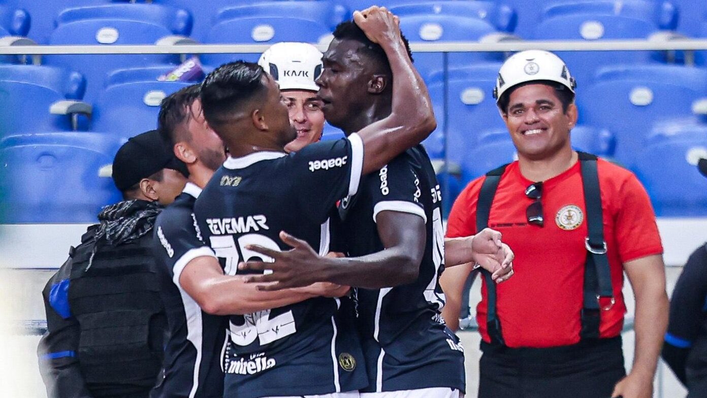 Remo vira sobre o Goiás e retorna à Série A do Brasileirão após 32 anos