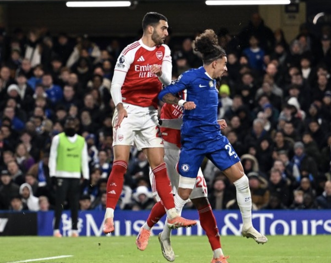 Chelsea resiste com um a menos e segura o líder Arsenal no Stamford Bridge