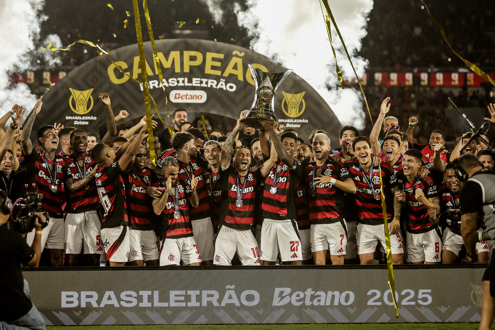 Flamengo é campeão do Brasileirão e Filipe Luís iguala Jorge Jesus em conquistas