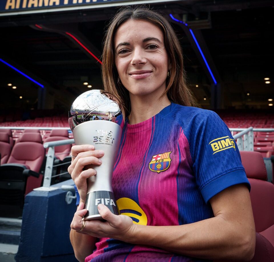 Aitana Bonmatí vence o The Best e se iguala a Birgit Prinz