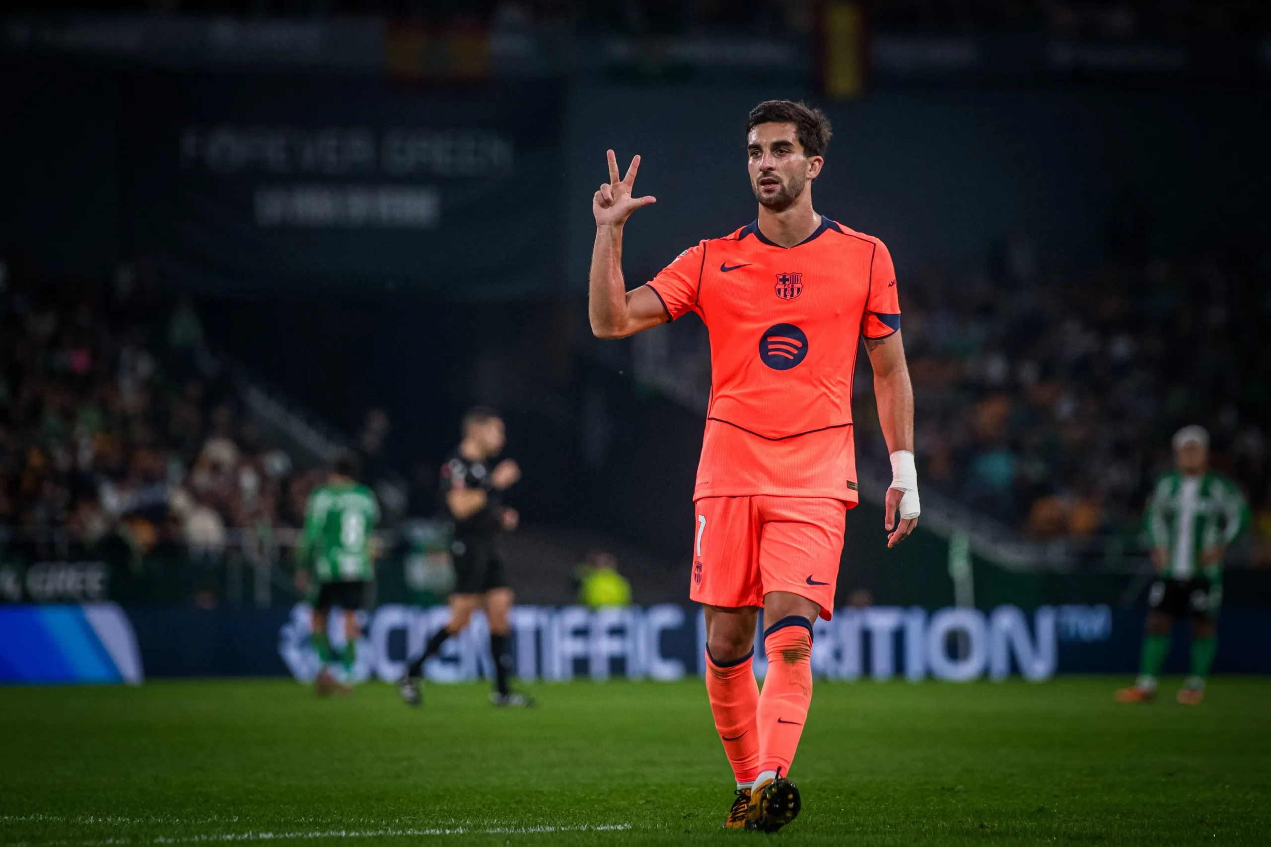 Ferran Torres comanda virada do Barcelona sobre o Betis