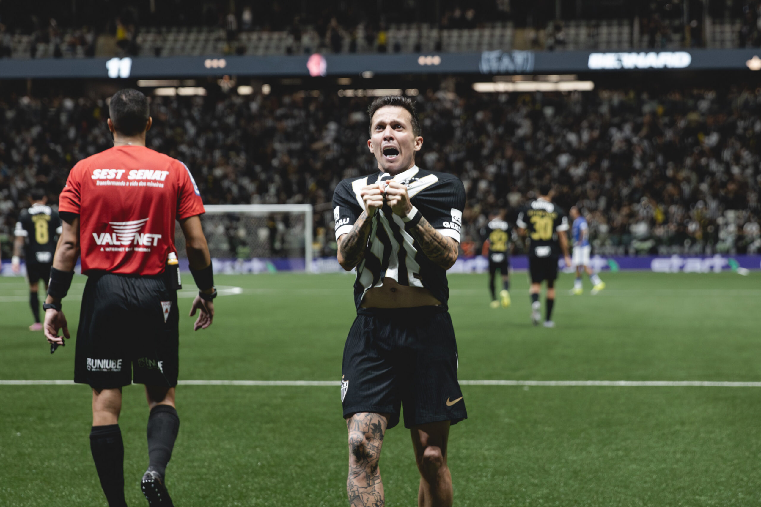 Atlético‑MG reage no segundo tempo, vira clássico e vence Cruzeiro na Arena