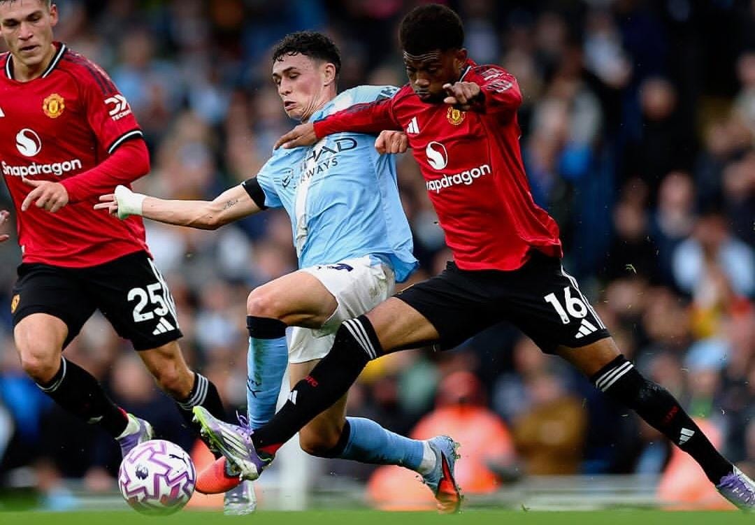 Entre a tradição vermelha e a ascensão azul, o Derby de Manchester renova a rivalidade