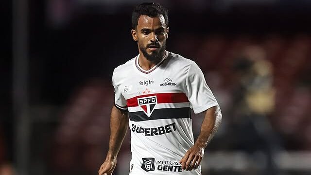 São Paulo sai atrás, reage e bate Flamengo na estreia do Brasileirão