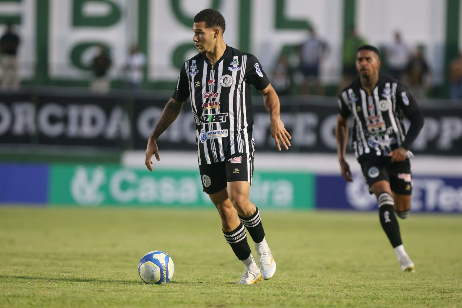 Léo Bahia celebra bom momento no ASA após estreia com assistência decisiva