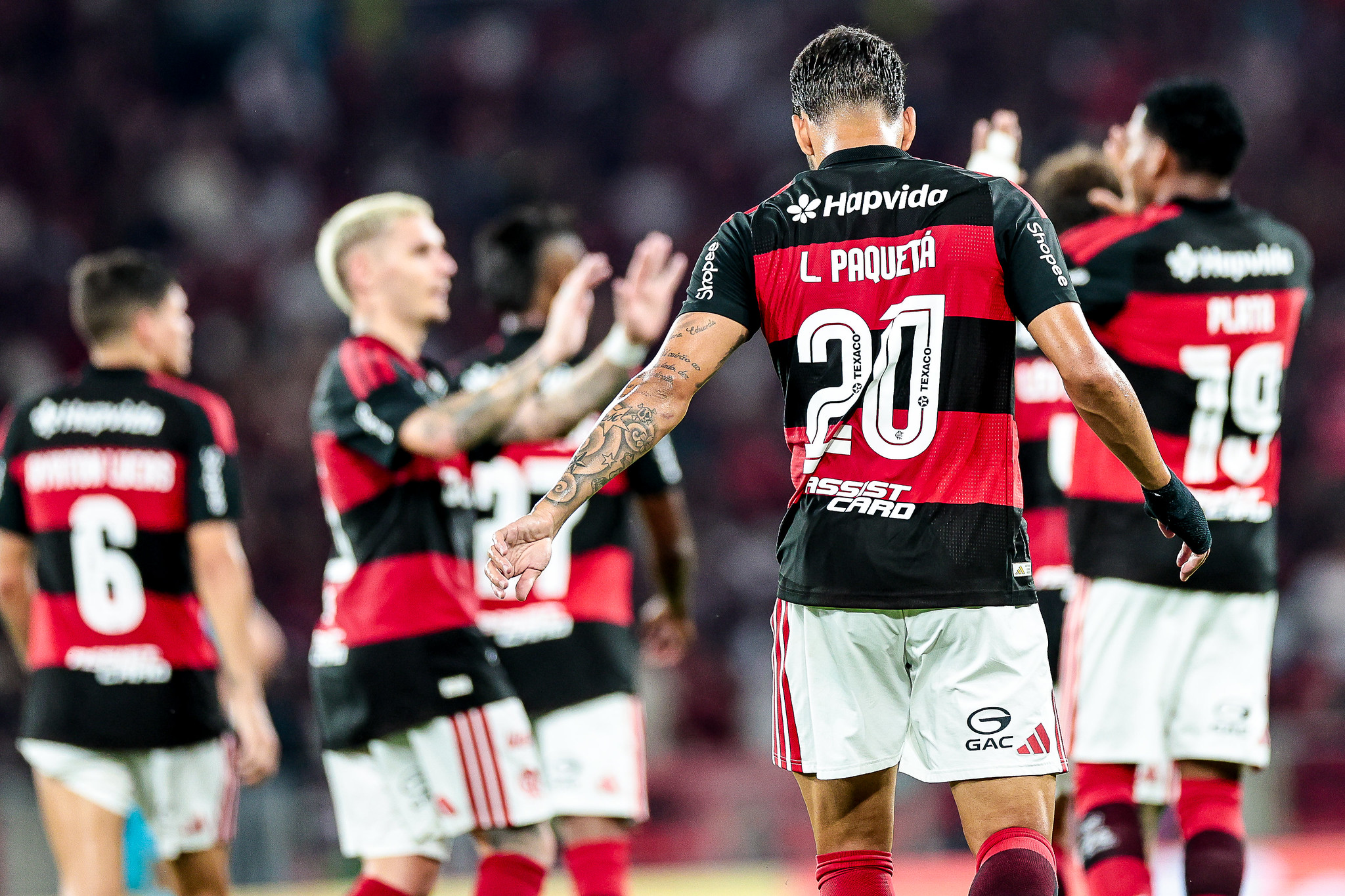 Jogadores do Flamengo celebram gol marcado por Lucas Paquetá diante do Santos (Gilvan de Souza/Flamengo)