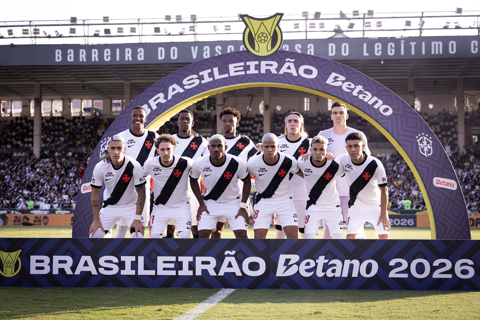 Elenco do Vasco enfileirado para a partida contra o Atlético-MG pelo Campeonato Brasileiro (Matheus Lima/Vasco)