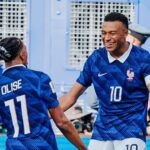 Mbappé e Olise, atacantes da Seleção Francesa (Divulgação/Federação Francesa)
