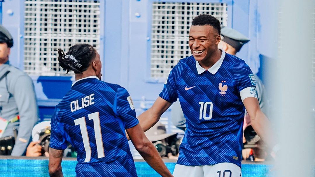 Mbappé e Olise, atacantes da Seleção Francesa (Divulgação/Federação Francesa)
