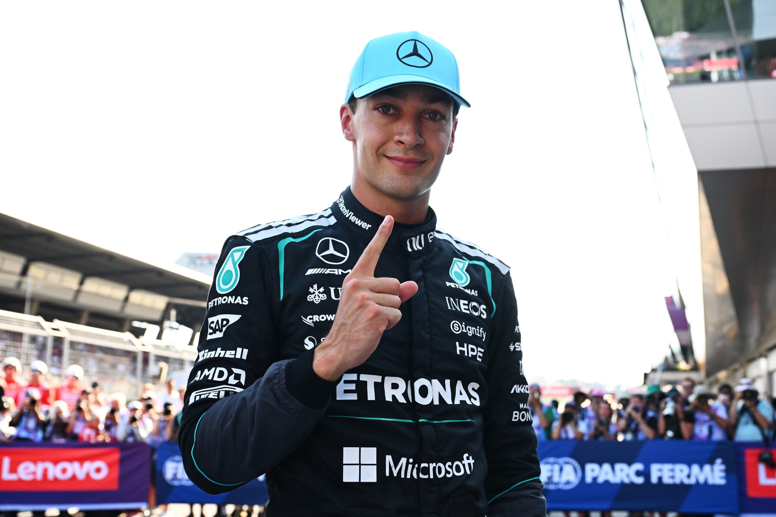 George Russell larga na frente no GP da Áustria em classificação recheada de polêmica