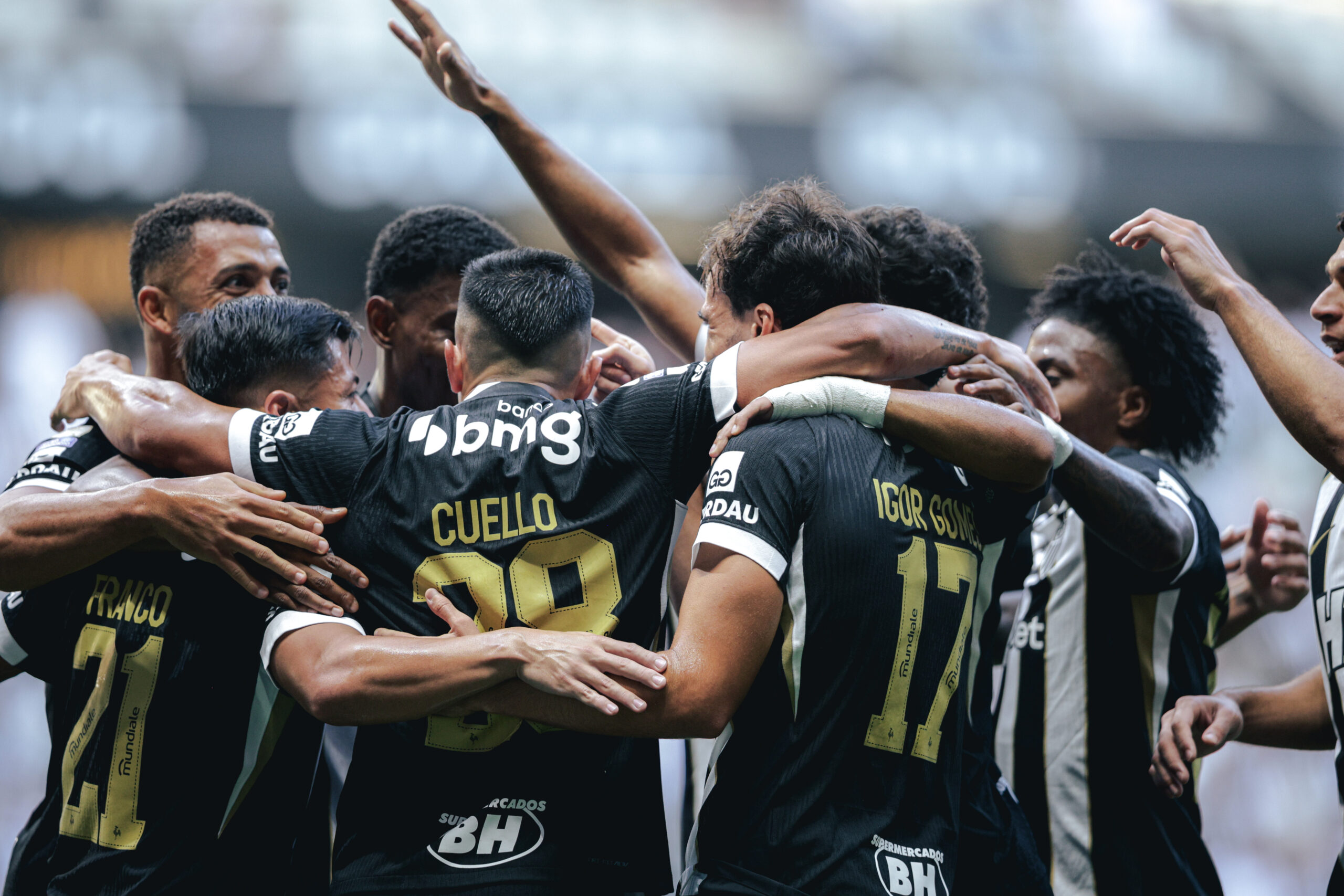 Tomás Cuello sendo o destaque da partida.