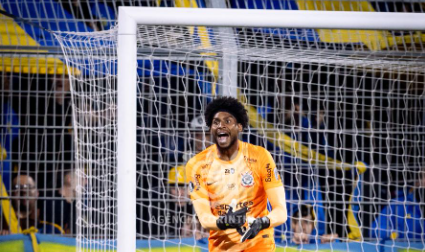 Hugo souza vibrando após defesa. Foto: Divulgação / Corinthians
