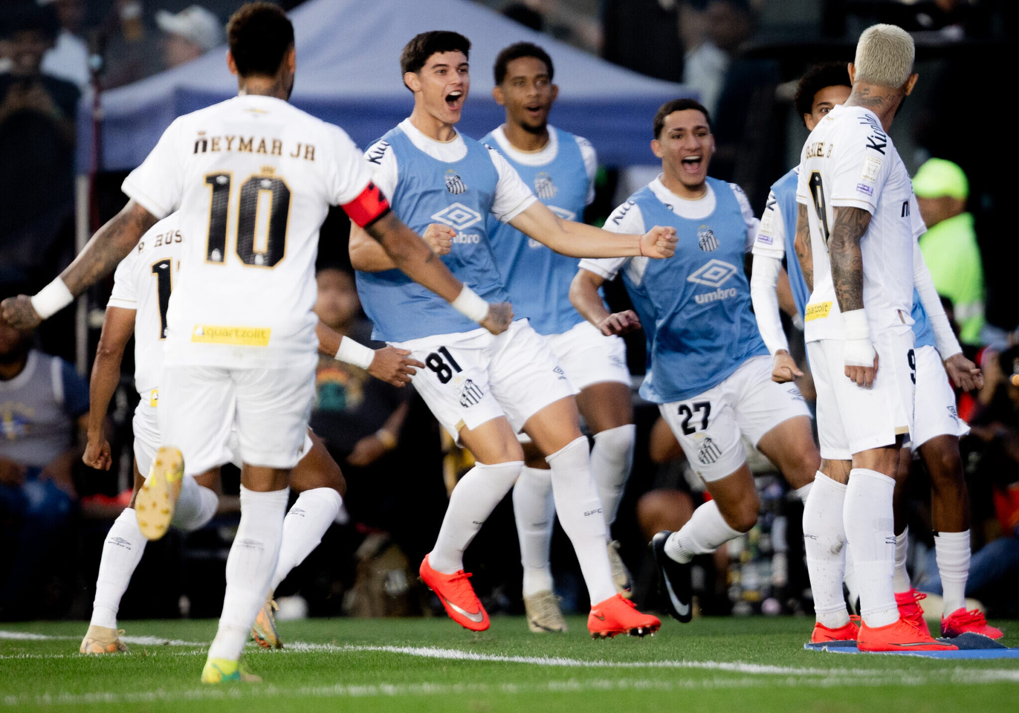 Jogadores do Santos comemorando o primeiro gol da partida. Foto: Divulgação / Santos