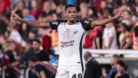 Corinthians negocia venda do volante André ao Nottingham Forest por mais de R$ 90 milhões