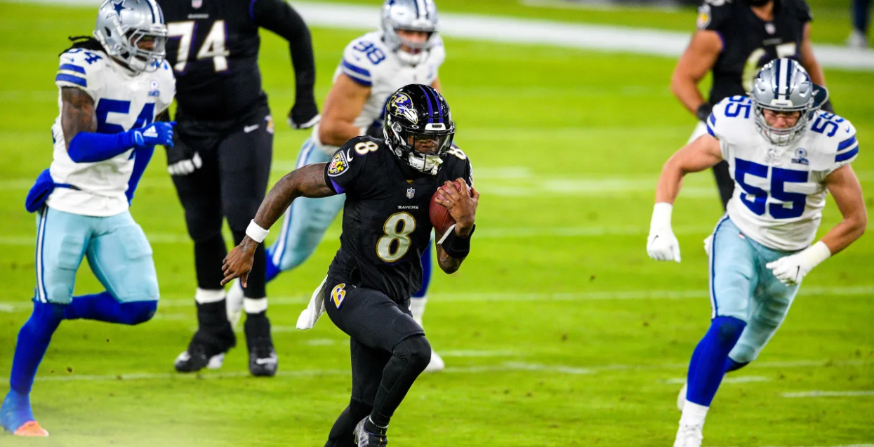 Lamar Jackson em ação contra os Cowboys. Foto/Dallas Cowboys