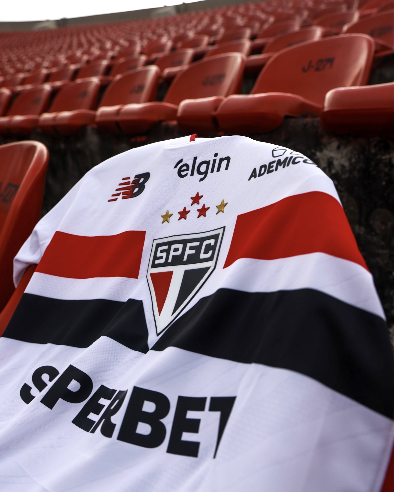Camisa do São Paulo na arquibancada. Foto/ São Paulo FC