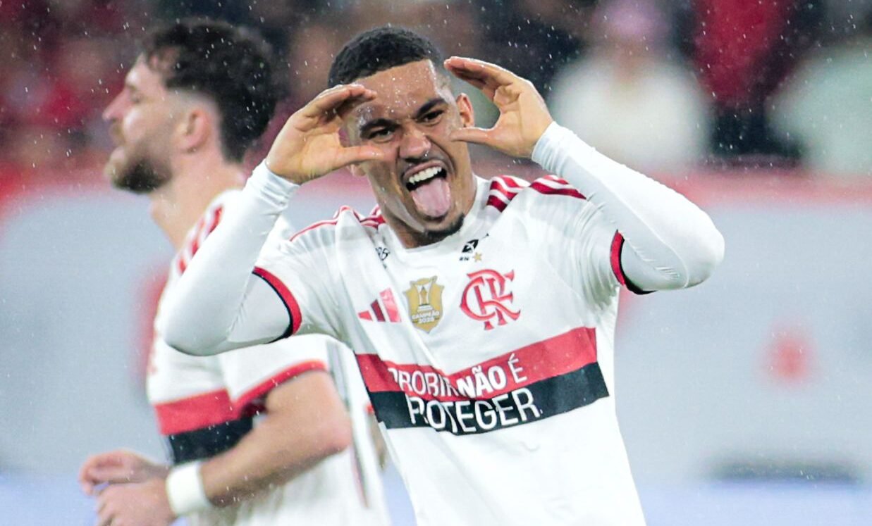 Samu Lino celebrando seu primeiro gol na partida. Foto: Flamengo