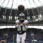 Jalen Hurts antes da partida contra o Jaguars. Foto: Eagles