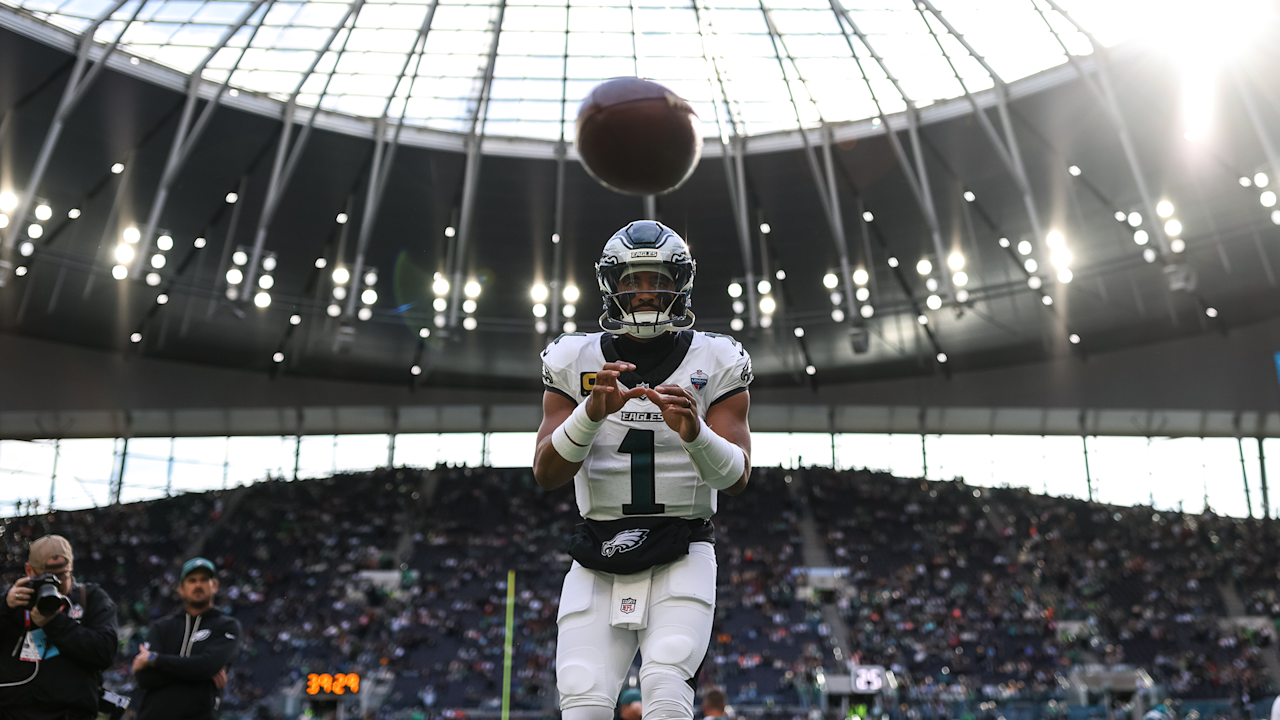 Jalen Hurts antes da partida contra o Jaguars. Foto: Eagles
